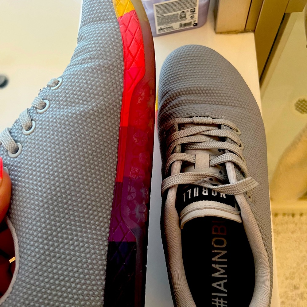 NOBULL worn twice super cute lt gray size 8 womens